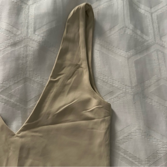 Contour v-neck Bodysuit | Babaton - Picture 5 of 5